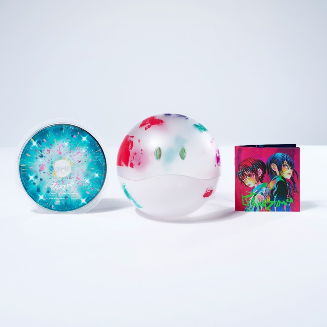 Kenshi Yonezu celebrates his 15th single “Plazma / BOW AND ARROW” with four editions, including controller device and HALO versions, illustrated by Yonezu himself. Poster campaigns and a live photo exhibition shot by Jiro Konami further mark this release.